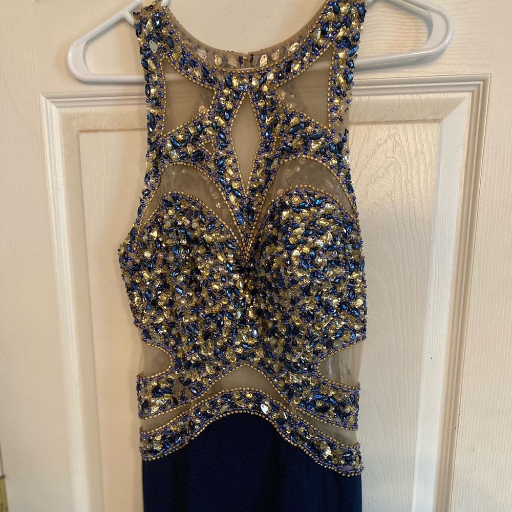 Beautiful form fitting dress!